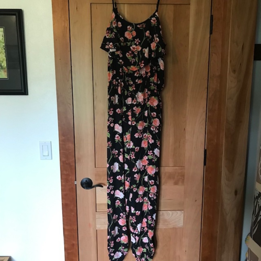 Black and floral print tank top jumpsuit with ruffle top XXL